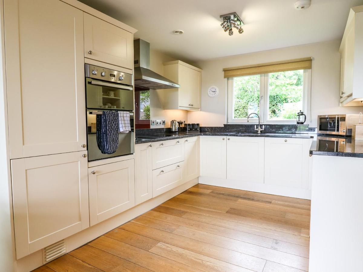 Swandown, 20 Poldon Villa Chard Dış mekan fotoğraf